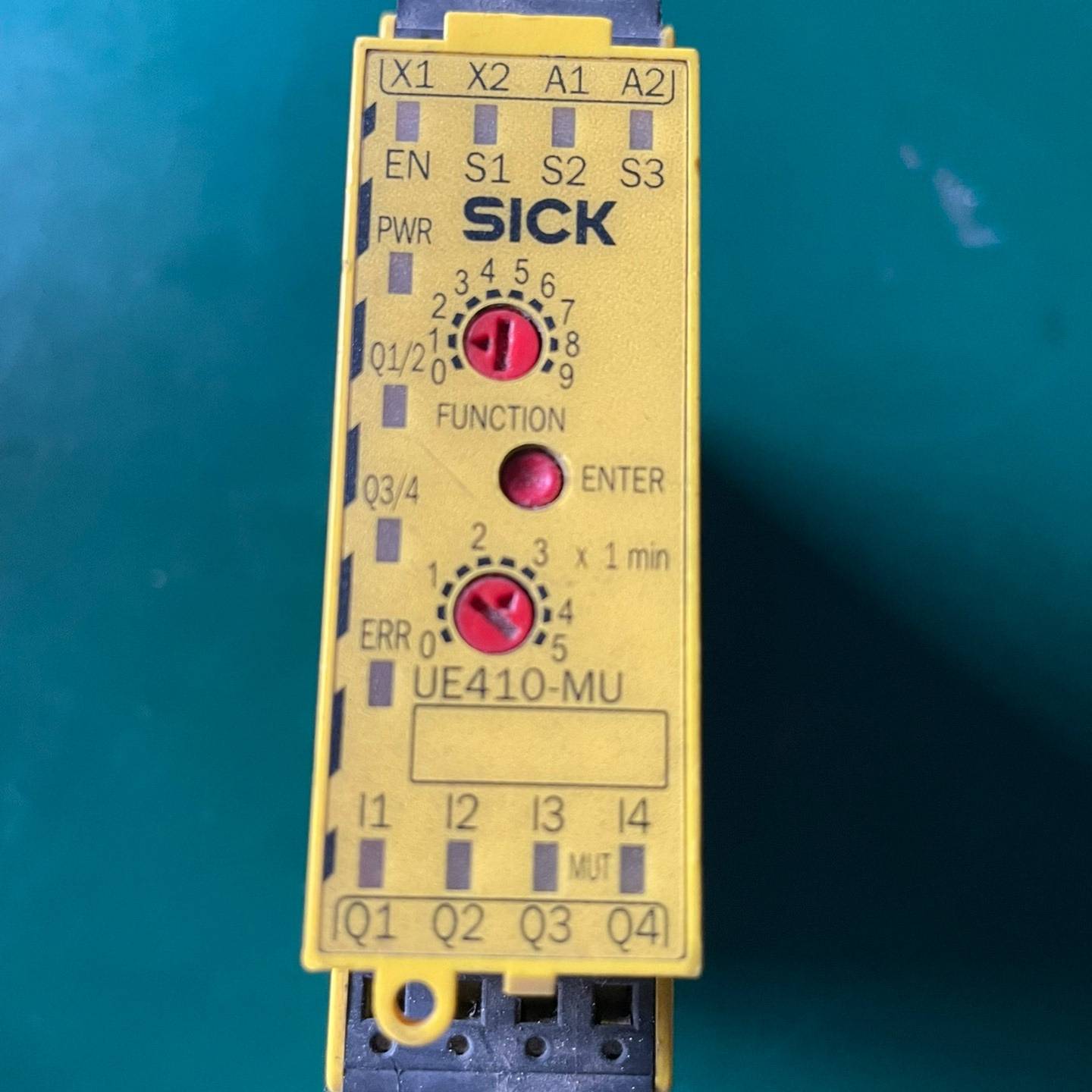 SICK西克UE410-MU4T300安全继电议价维修！！！
