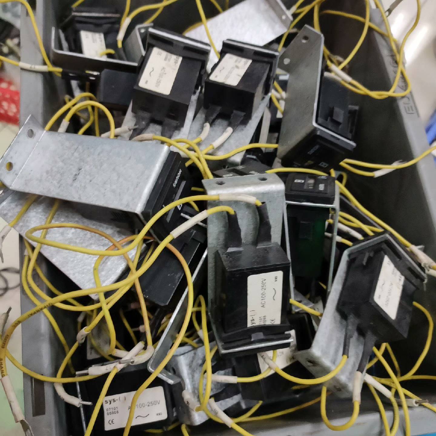 SYS-3有50个，95新，10元一个。议价 维修！！！