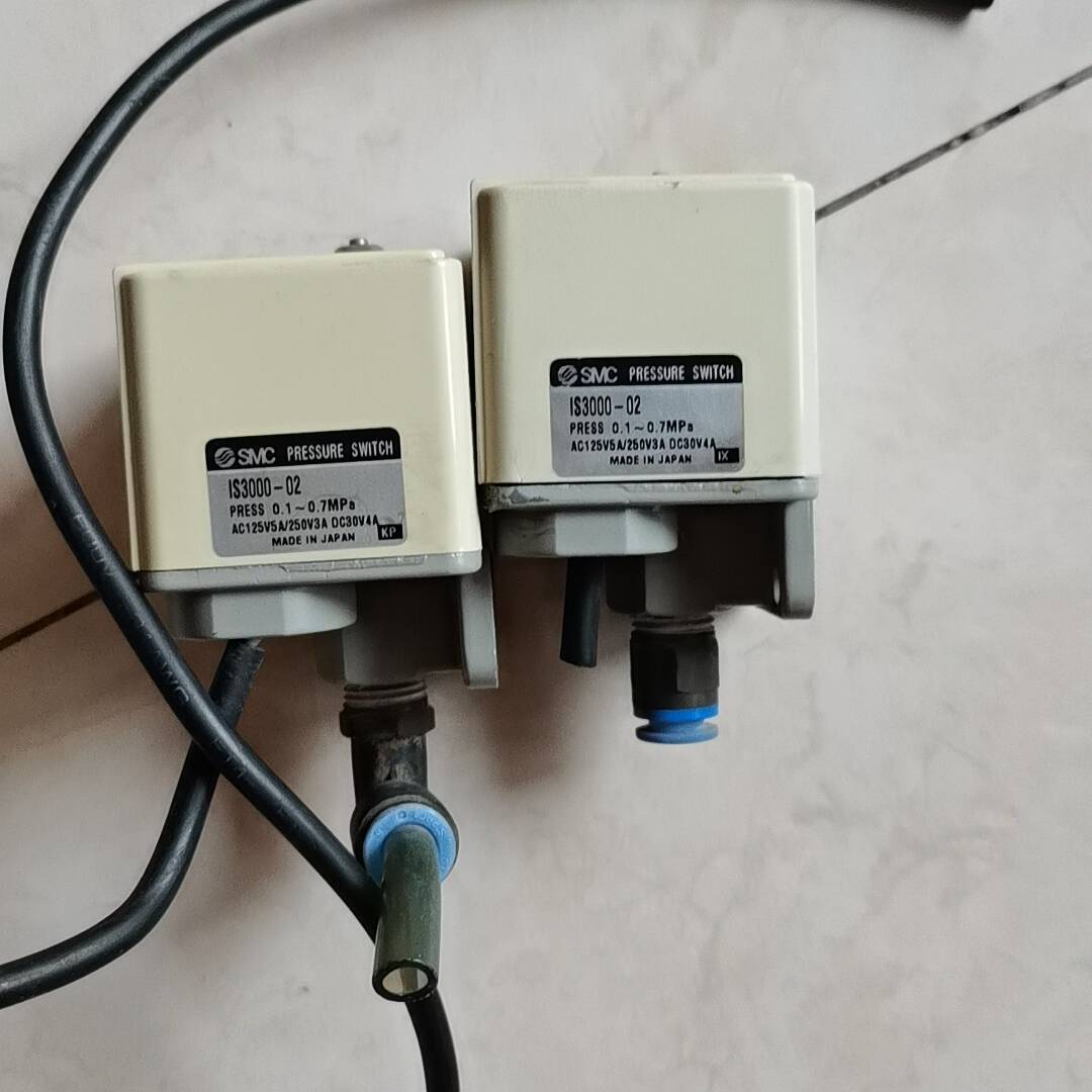 SMC气动式压力开关 lS3000-02议价 维修！！！