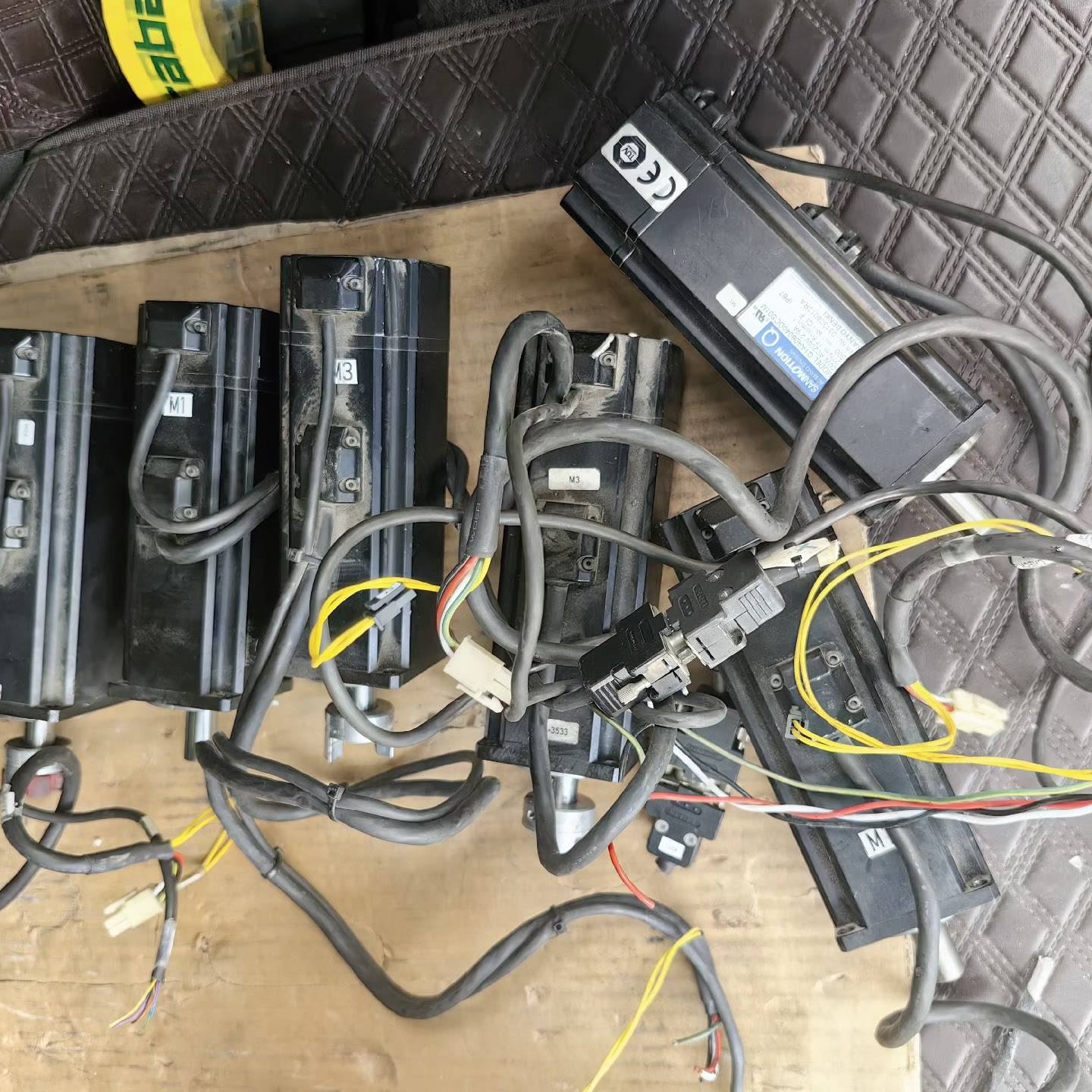 三洋伺服驱动器马达Q1AA06040DC议价 维修！！！