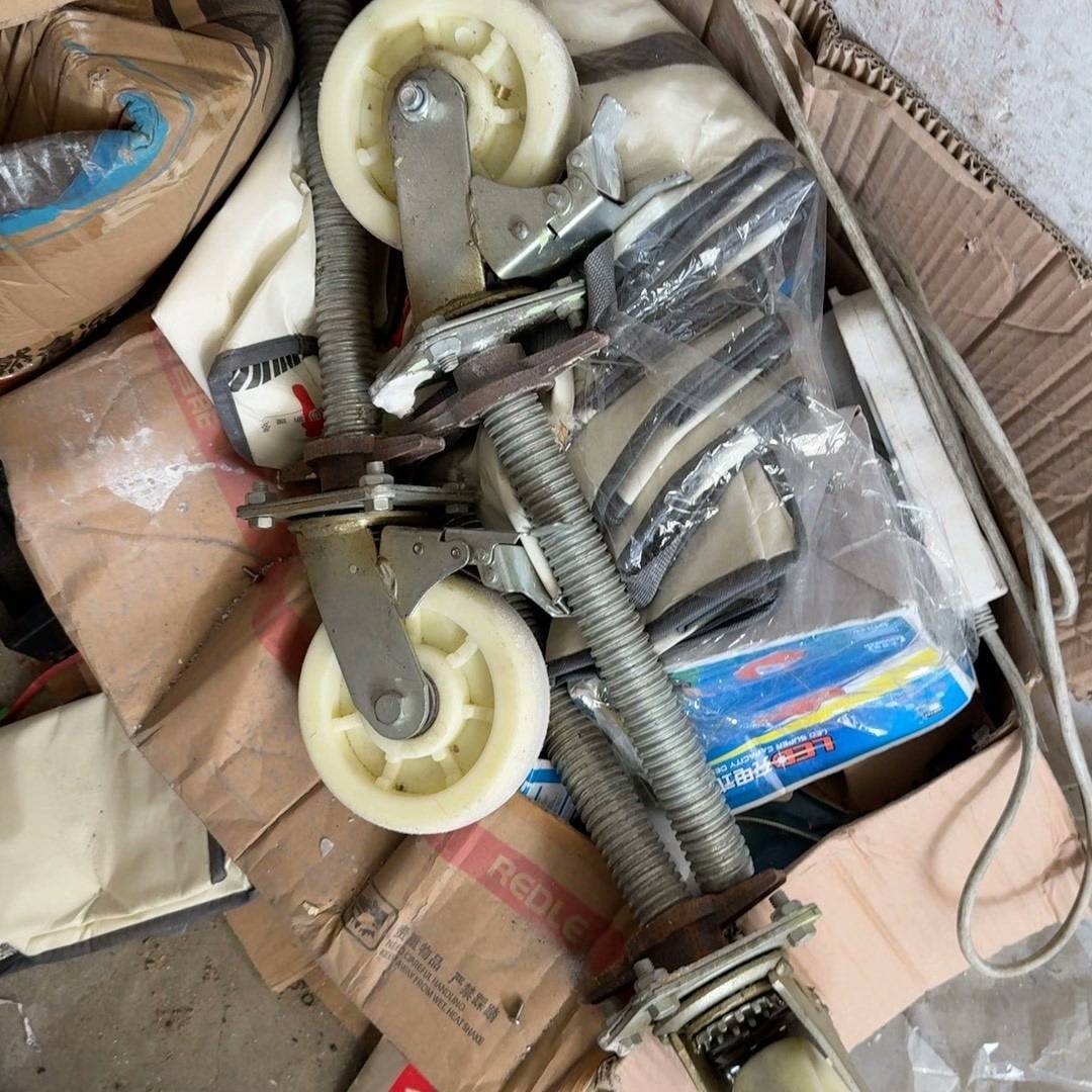 手脚架四个活动轮子，九成议价 维修！！！