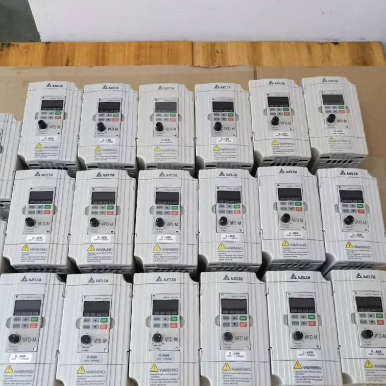 九成新正品台达变频器VFD007M2议价 维修！！！