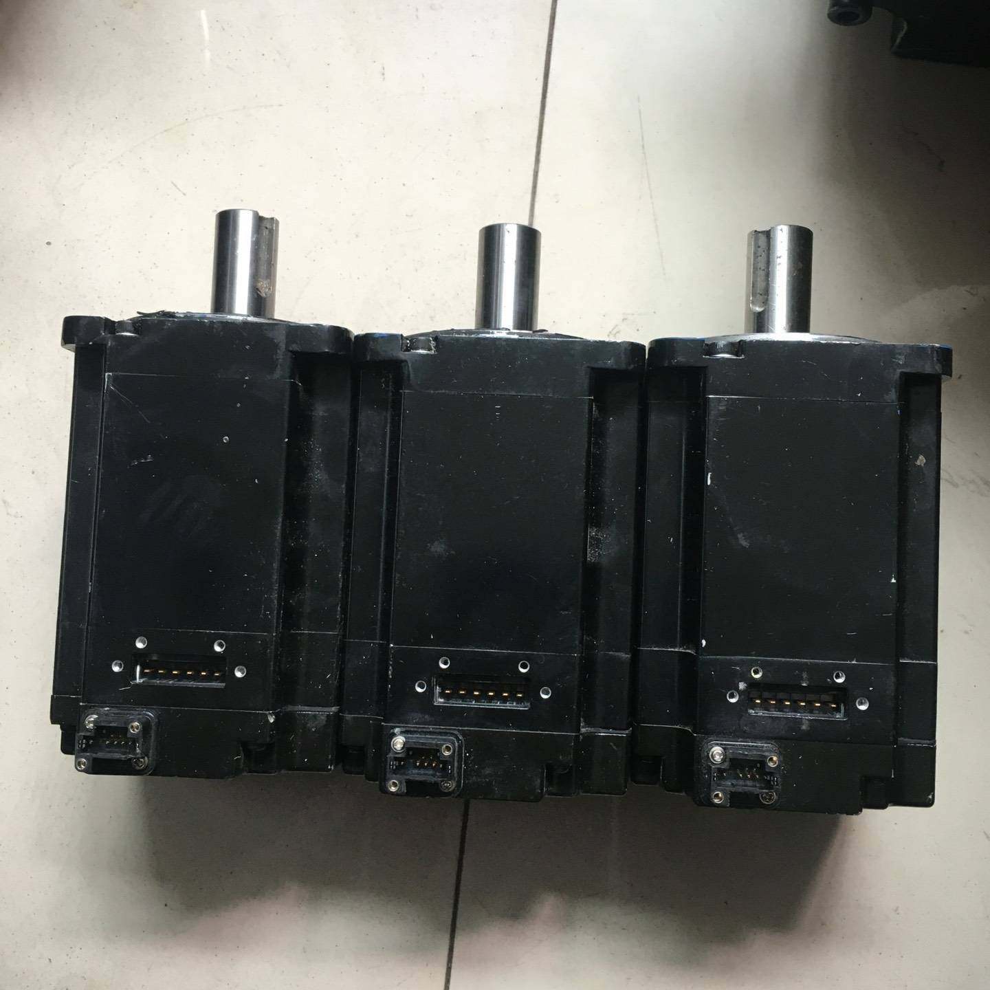 安川伺服电机SGM7A-10A7Y-CFC4与S议价 维修！！！