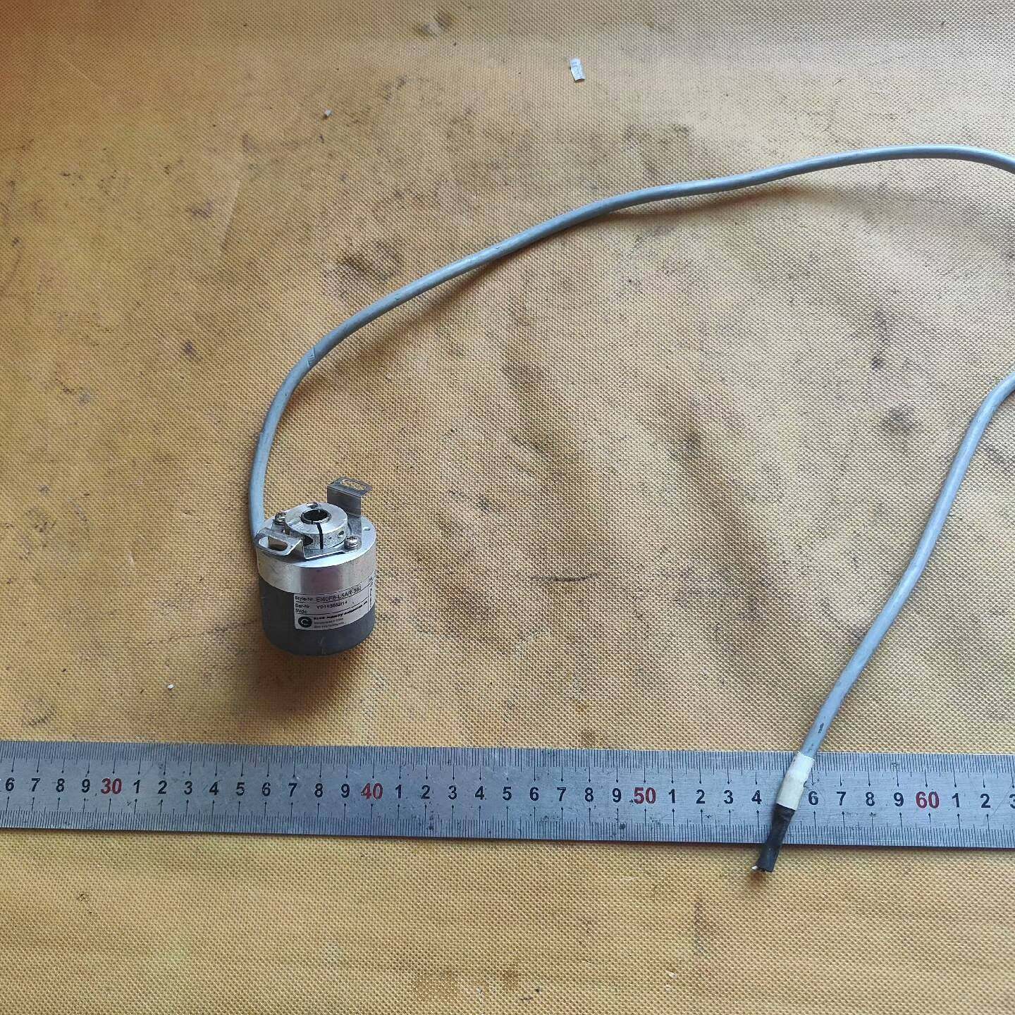EI40P宜科空心轴编码器El40F8-L5议价 维修！！！