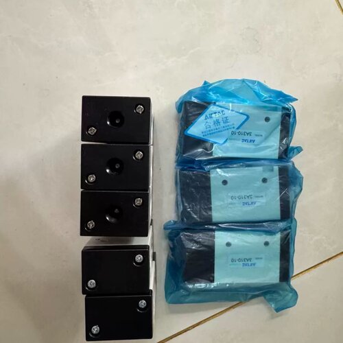 全新气控阀3A310-10，原装正品，蓝色包装，方形设议价及维修！