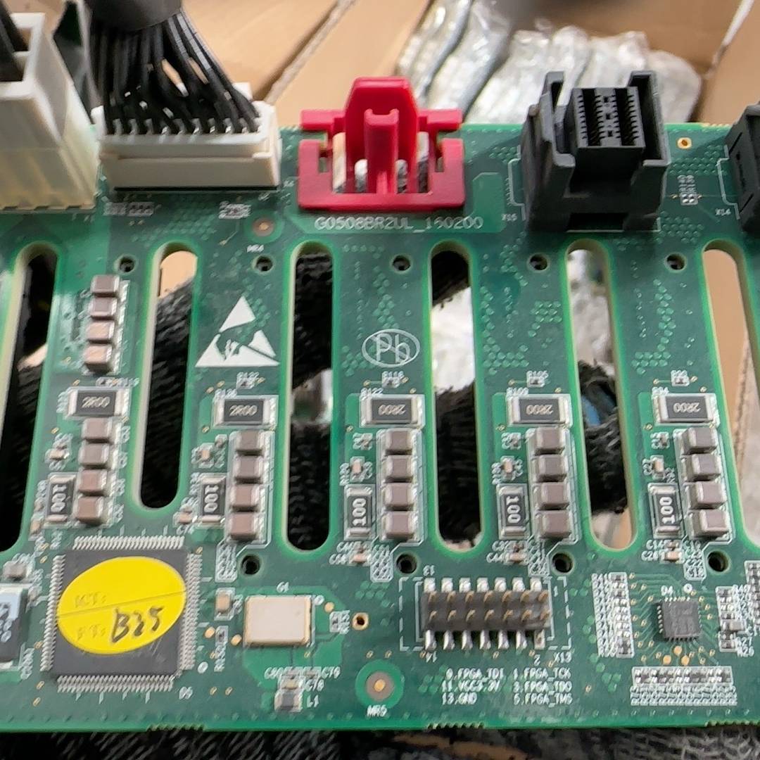 中兴R5300G4 硬盘拓展板 2.5寸 8议价 维修！！！
