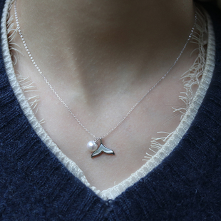 海豚美人鱼尾吊坠天然淡水珍珠项链女纯银小众原创设计锁骨链轻奢