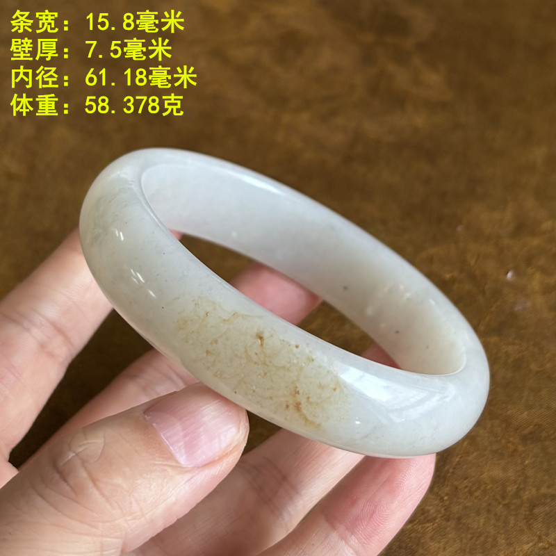 61.18出自青花籽料白玉大码手镯
