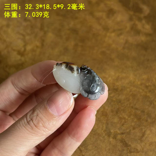 稀有三色墨玉籽料双鱼锁骨吊坠
