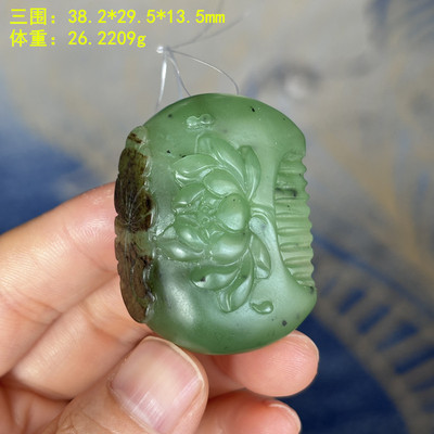 黑皮碧玉籽料莲花吊坠