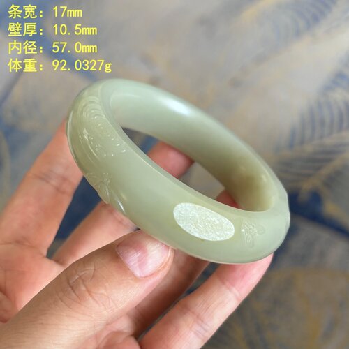 57.0白玉籽料雕花手镯