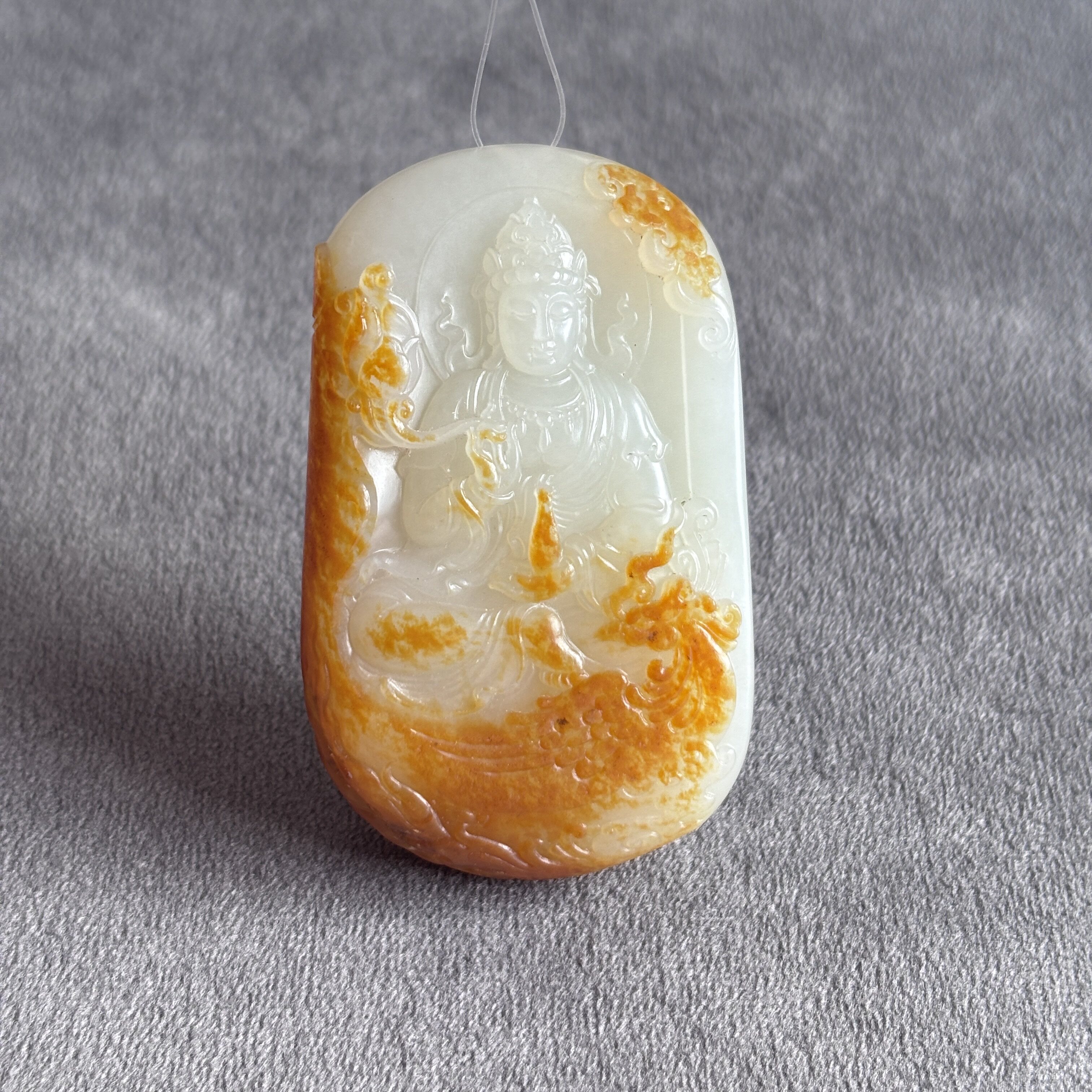 黄沁皮老熟白玉独籽观音挂件