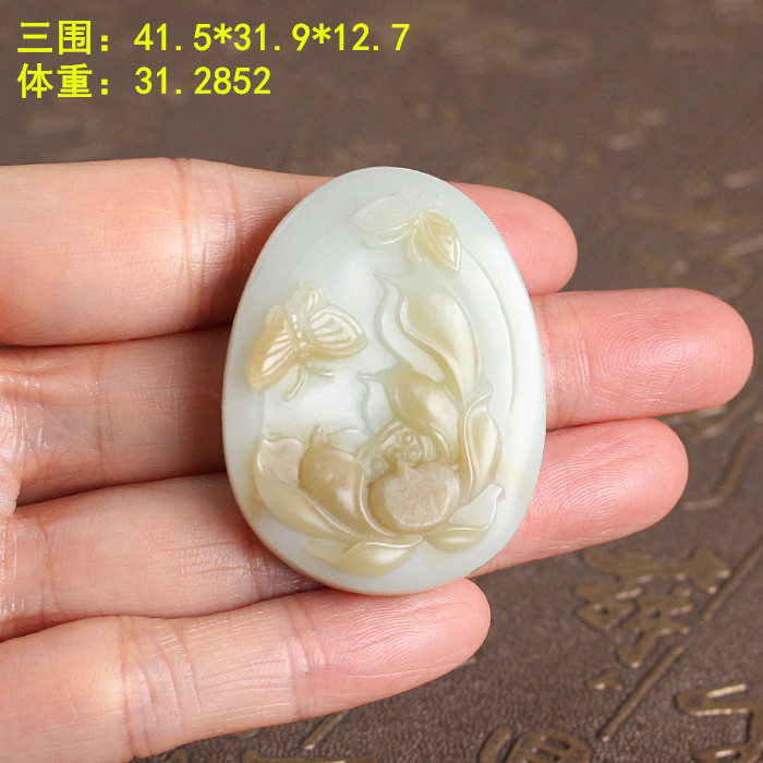 N白玉里瓷密度NO.1的闪青色调糖白玉籽料荷花挂件 和田玉朕®开仓