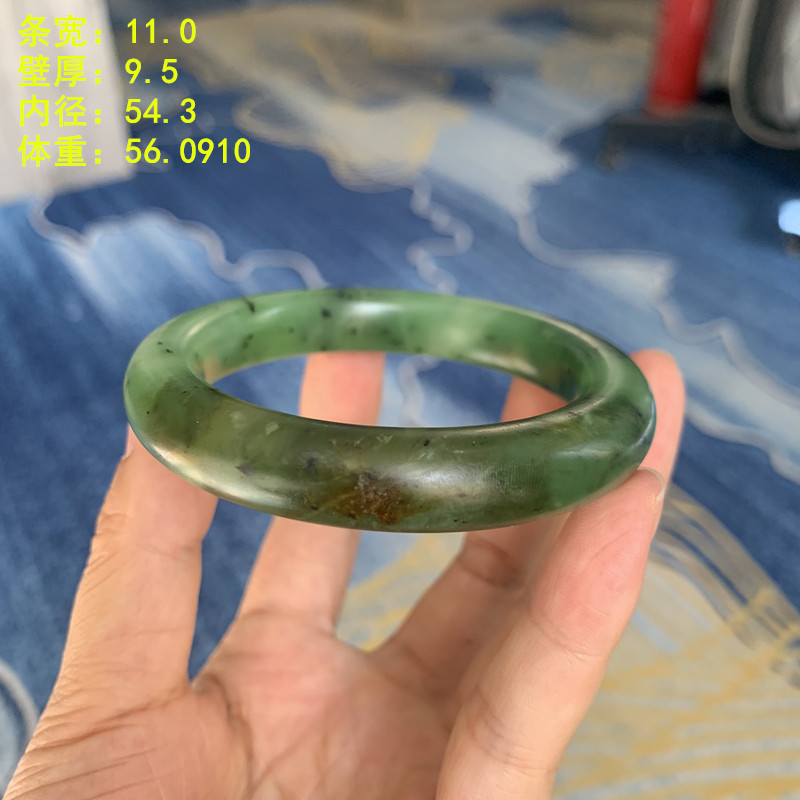 带有沁色的碧玉籽料手镯54.3小码
