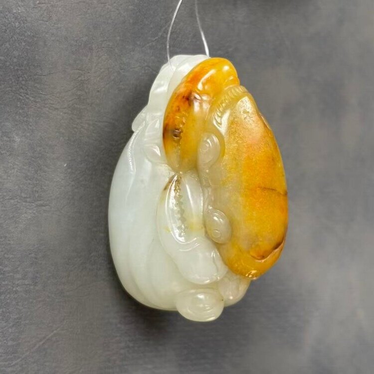 黄沁皮白玉籽料八方来财螃蟹挂件