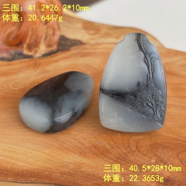 成双成对的墨玉籽料平安无事牌