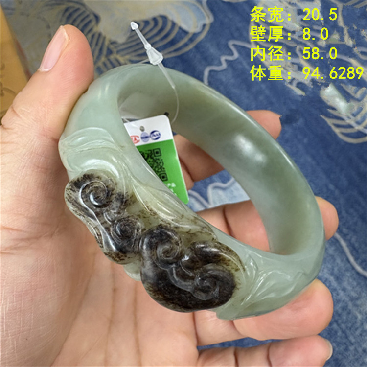 稀有黑沁皮58.0青白玉籽料手镯