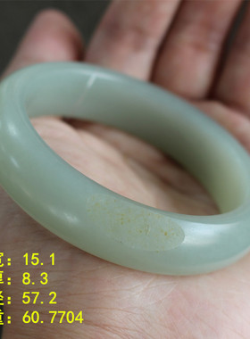 脂份密度细腻的青白玉手镯