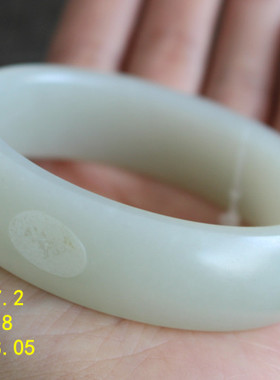 n柔黄色调浑厚老熟的白玉籽料