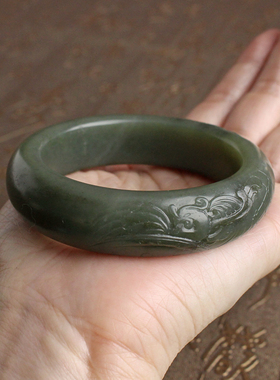 54.38青玉籽料雕花手镯