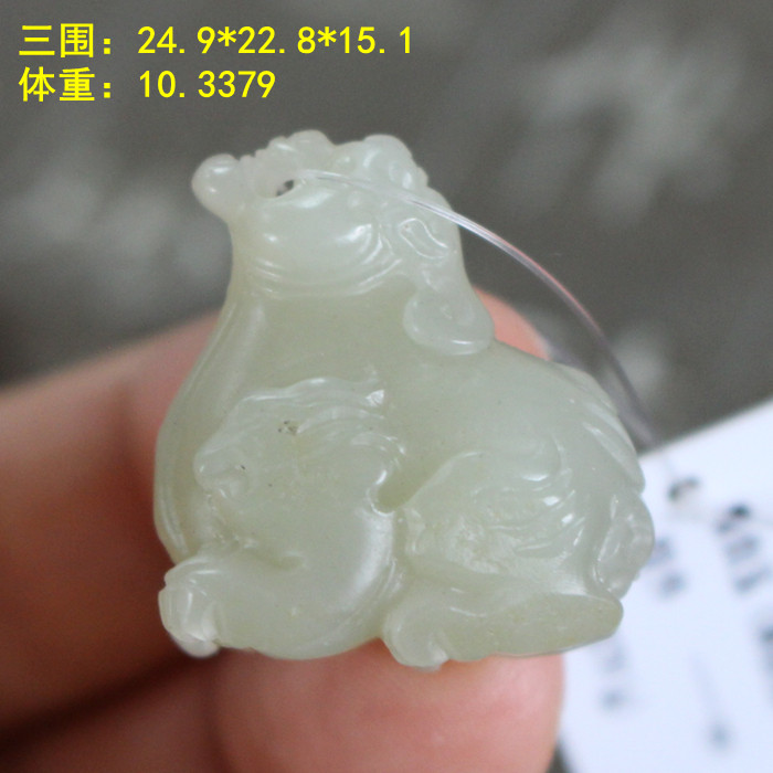 入门的小标本和田玉柔黄色调朕