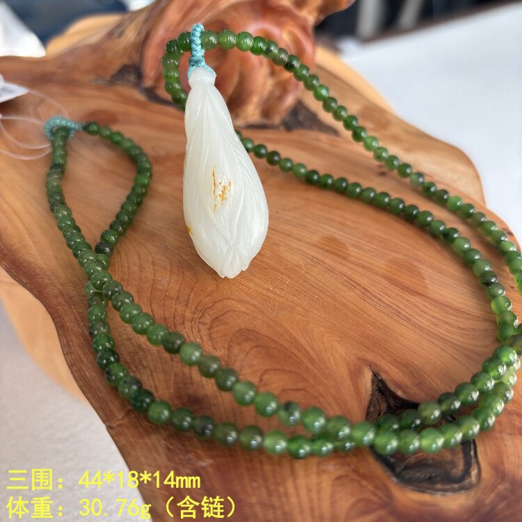 清新的白玉搭配碧玉籽料挂件套装