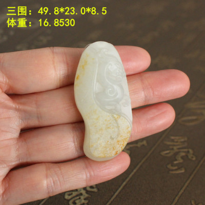 洒金皮白玉籽料螭龙挂件