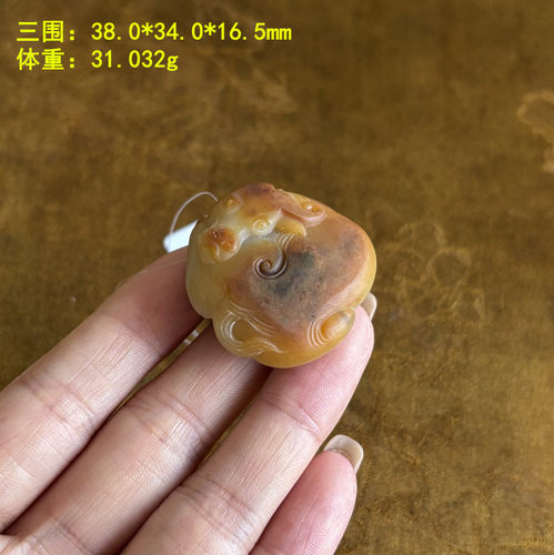 黄沁皮牛白玉籽料挂件有原皮