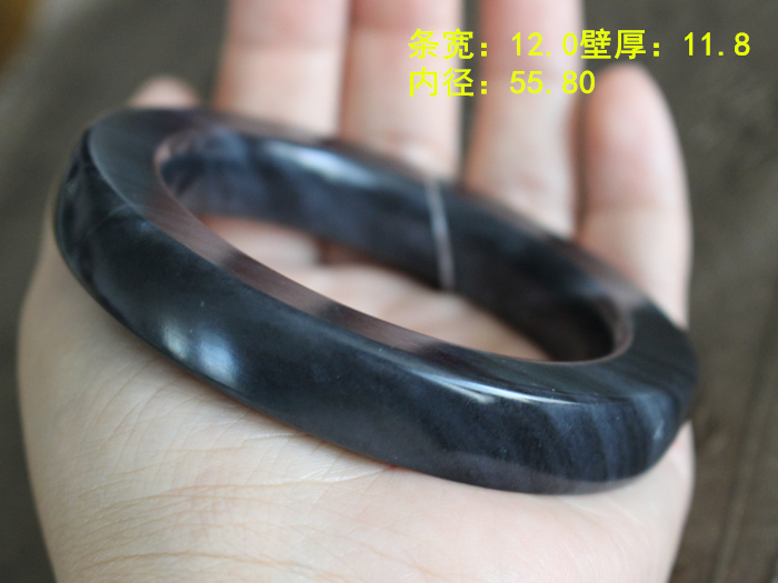 n经典宽厚的方条镯子墨玉籽料