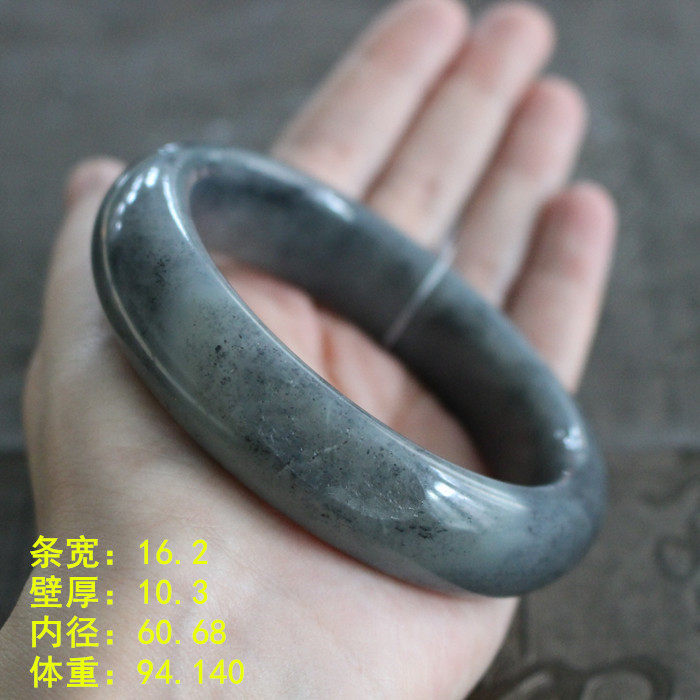 留皮膏糯质感和田玉青花籽料手镯