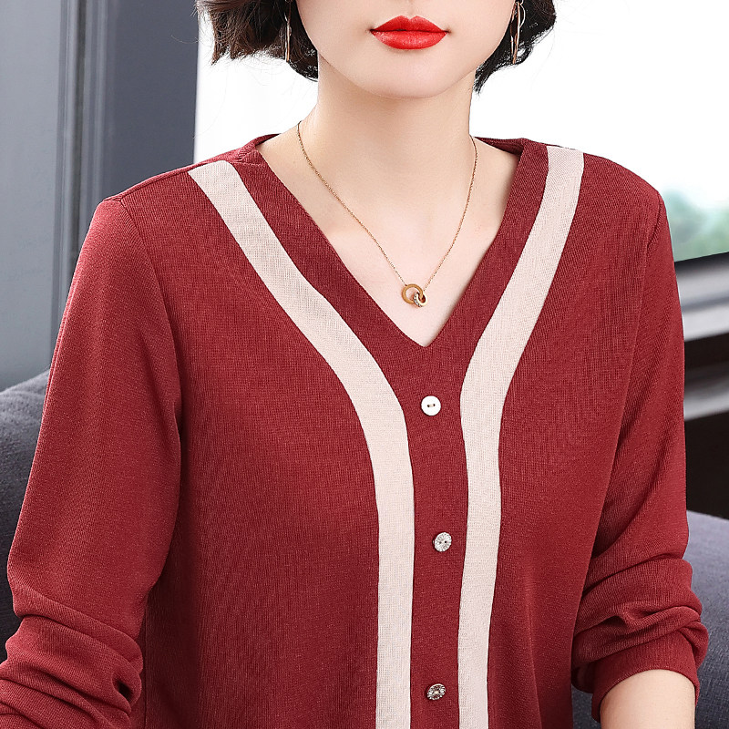 妈妈装V领纯棉长袖t恤女加肥加大码宽松遮肚老人秋衣中老年打底衫