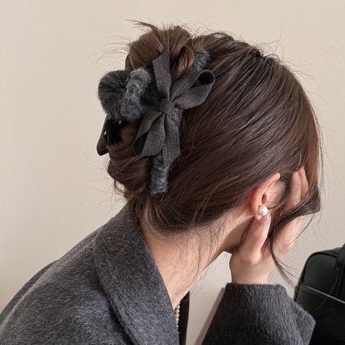 2026时尚秋冬蝴蝶结羊毛绒发抓夹女感2025新款鲨鱼夹秋冬款后脑勺
