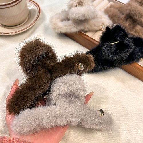 秋冬爱心毛毛抓夹女慵懒风感毛绒鲨鱼夹2025新款大号发夹