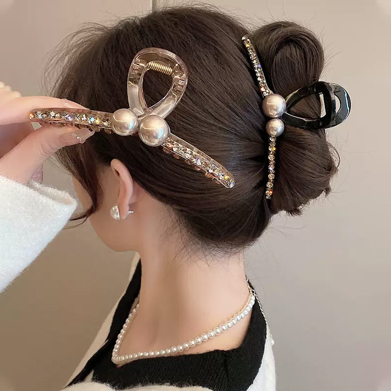 轻奢小香风珍珠抓夹女感鲨鱼夹后脑勺盘发夹2025新款网红发夹