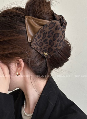 2026时尚轻奢复古豹纹三角形抓夹女2025新款感发量多鲨鱼夹后脑勺