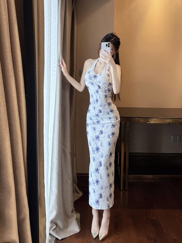 思瑞水墨蓝花丹修身连衣裙