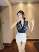 龙胆蓝交叉蕾丝显胸背心 Jaden同款 设计纯色修身 思瑞 无袖 上衣