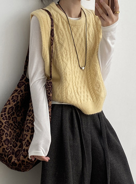 言双 糖果色圆领麻花软糯针织背心女 秋冬无袖外搭毛衣马甲P2617