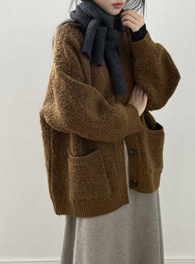 言双 复古慵懒V领毛衣开衫外套女 冬季纯色休闲宽松针织上衣P237
