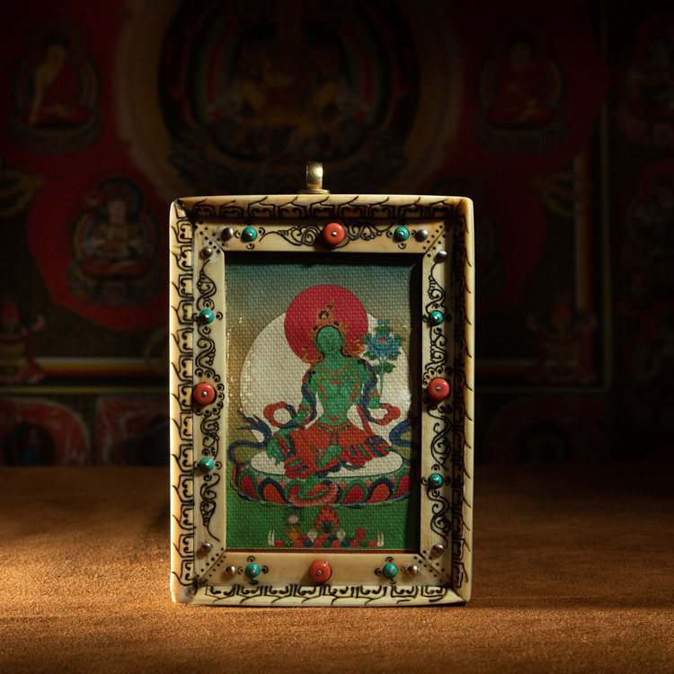 清代藏传高规制镶嵌多宝老料镶彩绘圆满绿度母唐卡老佛盒挂件收藏