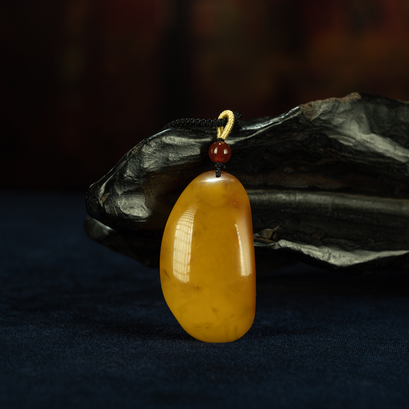 琥珀时光&mdash;天然原石打磨自然蜜蜡琥珀月牙形吊坠精品宝石挂件吊坠
