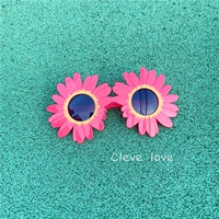 Красная ромашка