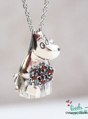 日本代购 Moomin 姆明妈妈  抱红色花束 银项链 衣服帽子别针胸针