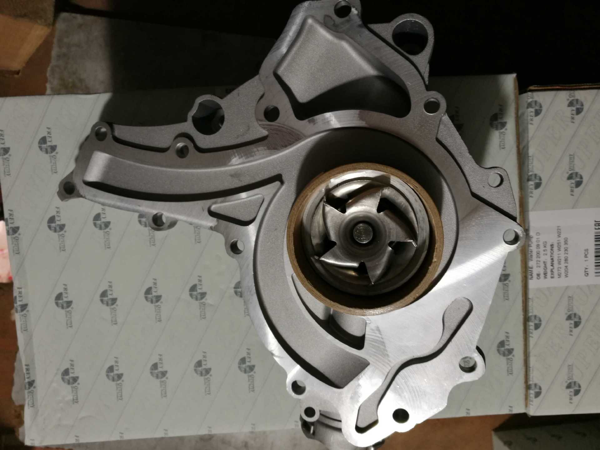 适用于适用于奔驰M272 W211 W251 W221 W204 C200 B200 C180水泵