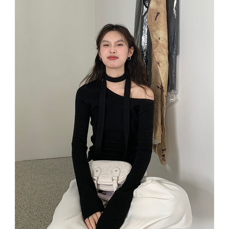 辣妹挂脖一字肩针织打底衫女秋季新款设计感修身显瘦性感露肩上衣