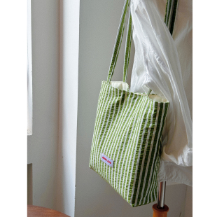 是夏天 原创复古绿色系肌理条纹设计感单肩包日韩女 清爽配色阿