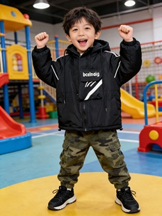 儿童外套冲锋衣男中童加绒加厚秋冬款连帽上衣保暖休闲棉服棉服