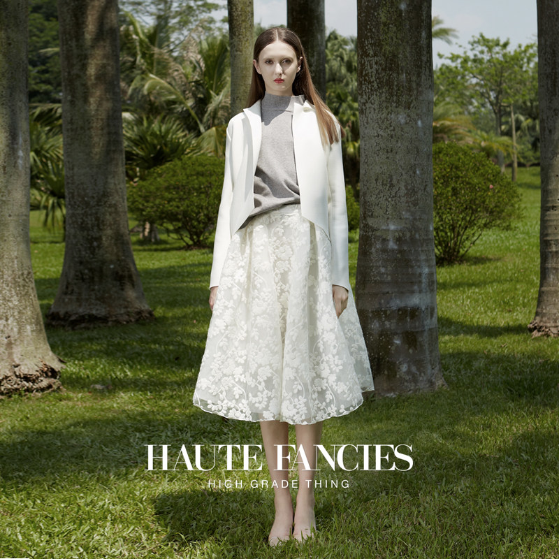 女作家 HAUTE FANCIES后构想｜玉兰白经典款翻领空气层免皱短外套