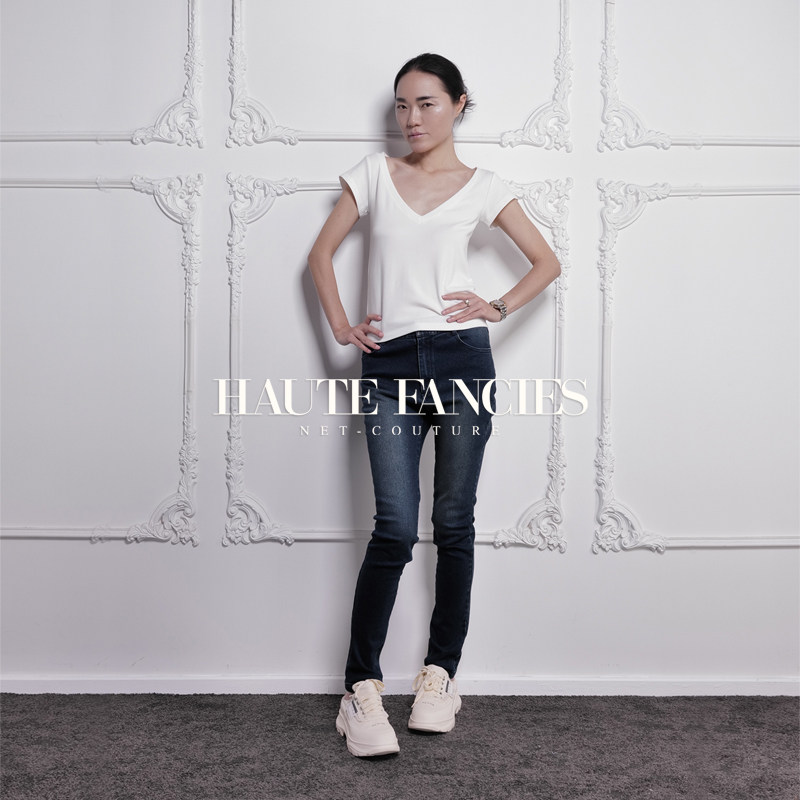 羊脂玉 HAUTE FANCIES后构想｜白色深V领短袖针织棉T恤