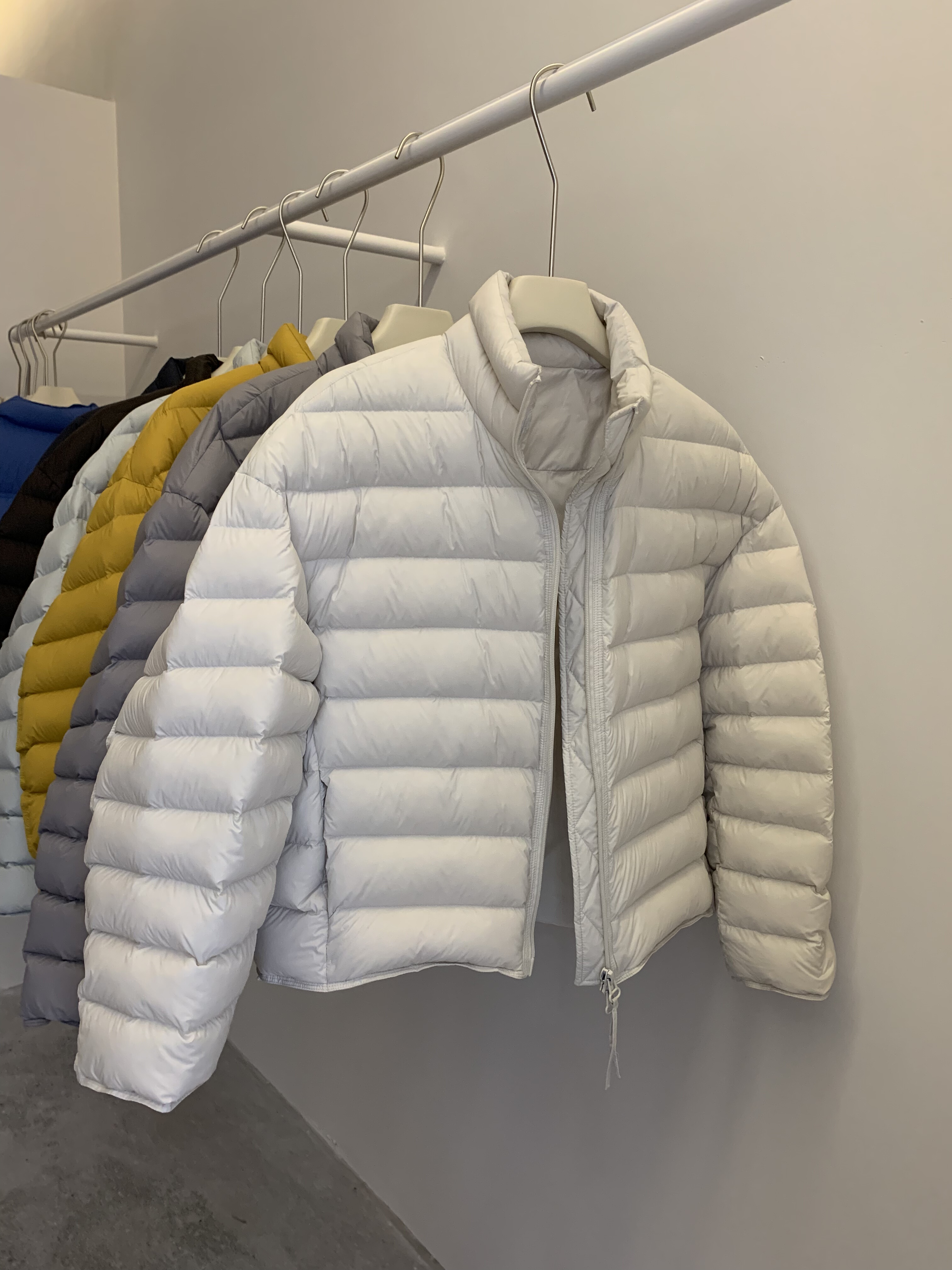 2025新款白色排骨羽绒服女短款立领95白鸭绒面包服加厚外套